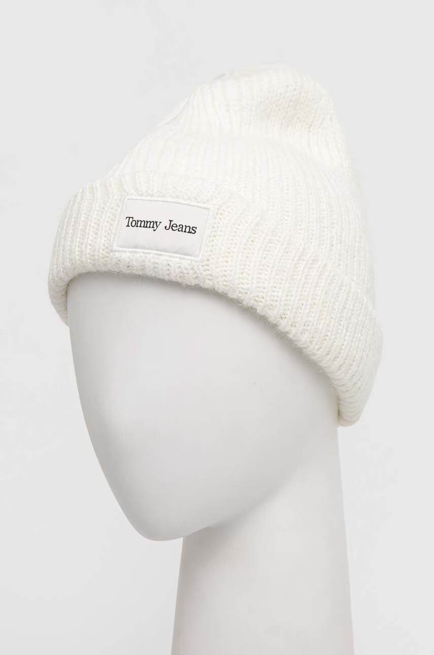 Tommy Jeans Шапка с вълна в бяло от плътен трикотаж - Pepit.bg