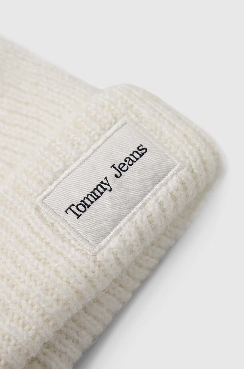 Tommy Jeans Шапка с вълна в бяло от плътен трикотаж - Pepit.bg
