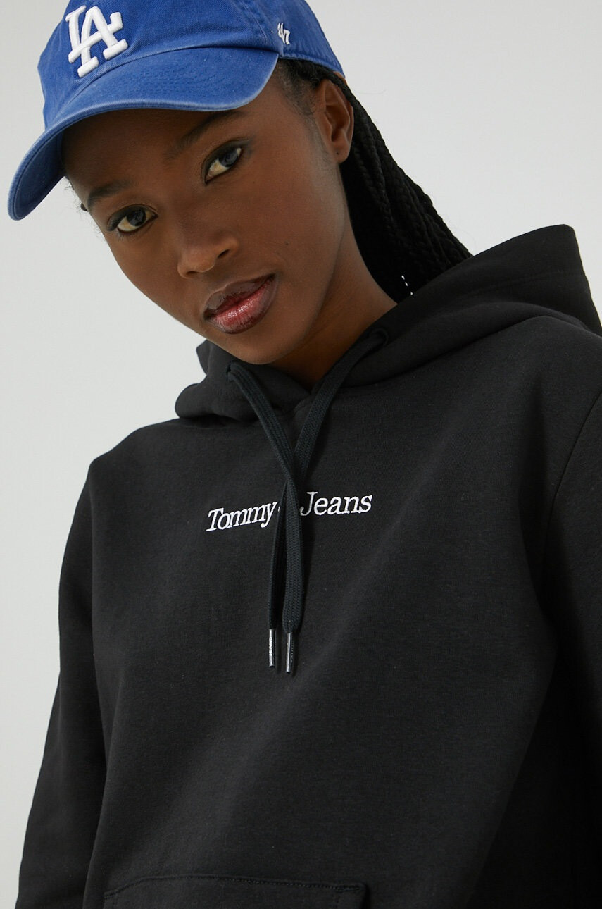 Tommy Jeans Суичър в черно с качулка с десен - Pepit.bg