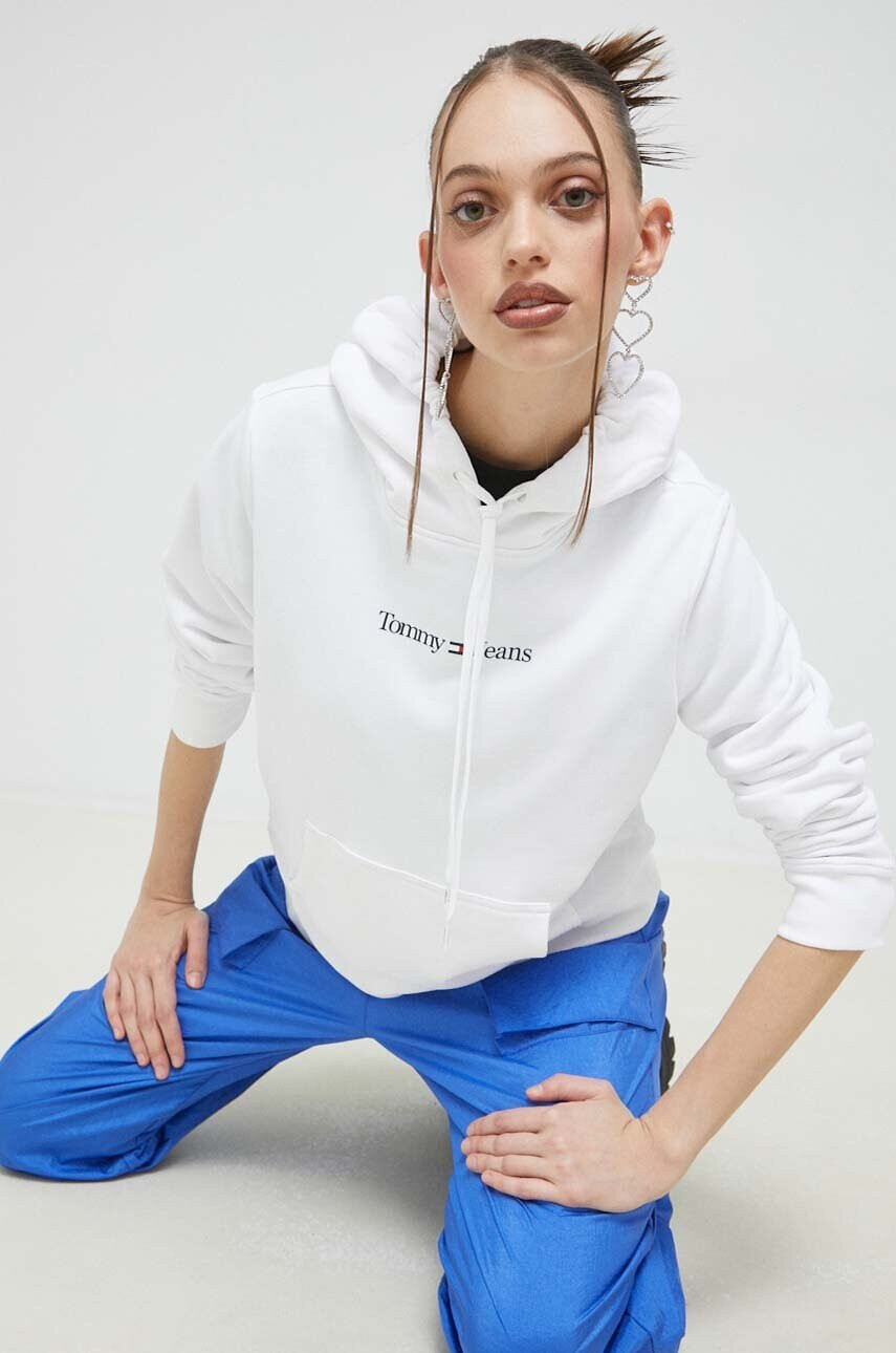 Tommy Jeans Суичър в бяло с качулка с принт - Pepit.bg