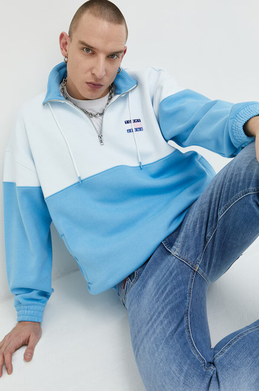 Tommy Jeans Суичър в синьо с десен - Pepit.bg