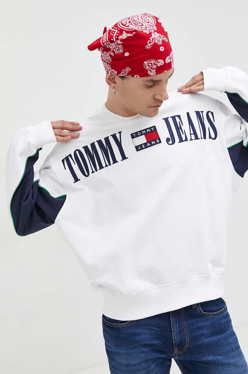 Tommy Jeans Суичър в бяло с апликация - Pepit.bg