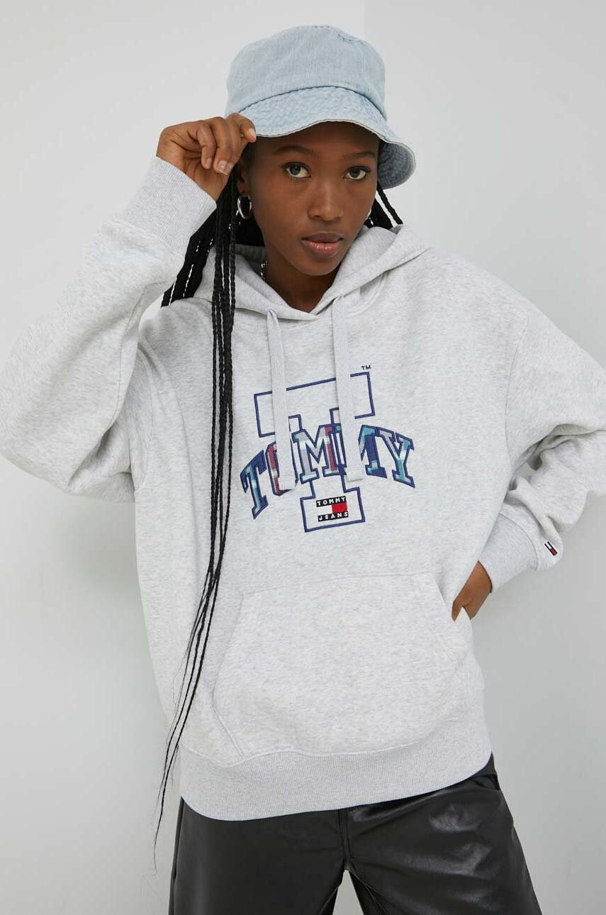 Tommy Jeans Суичър в сиво с качулка с апликация - Pepit.bg