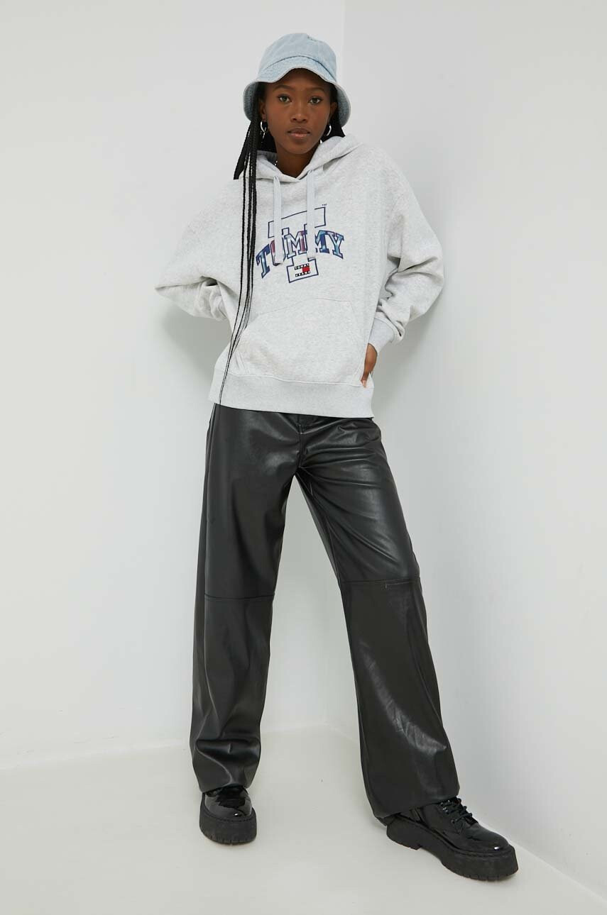 Tommy Jeans Суичър в сиво с качулка с апликация - Pepit.bg