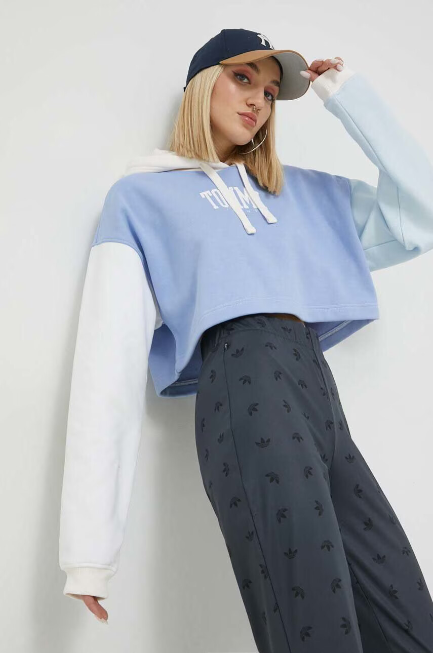 Tommy Jeans Суичър в синьо с качулка с десен - Pepit.bg