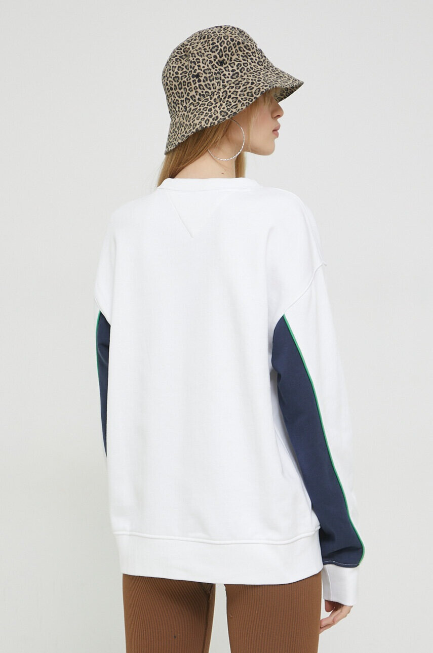 Tommy Jeans Суичър в бяло с апликация - Pepit.bg