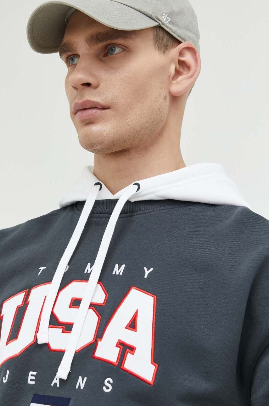 Tommy Jeans Суичър в сиво с качулка с апликация - Pepit.bg