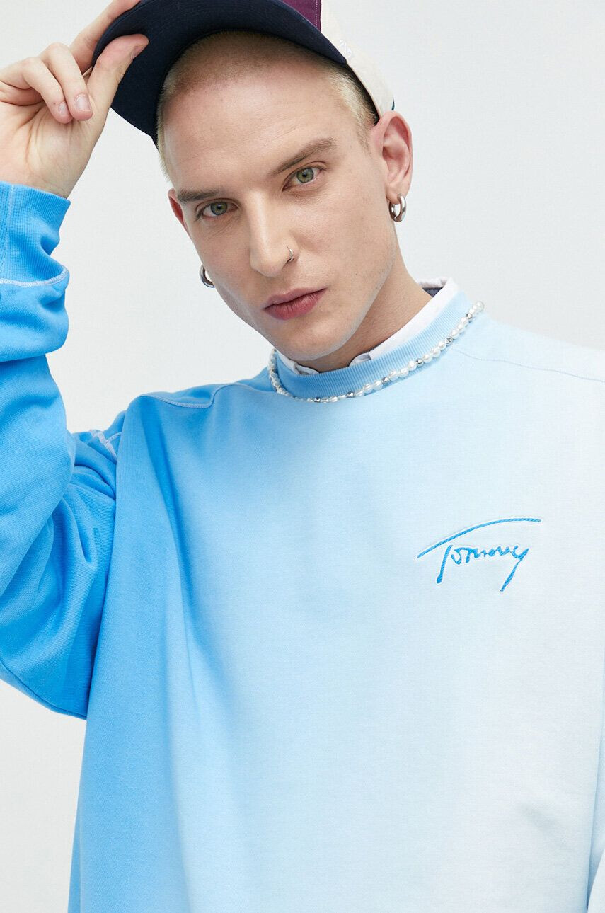 Tommy Jeans Суичър в синьо с десен - Pepit.bg