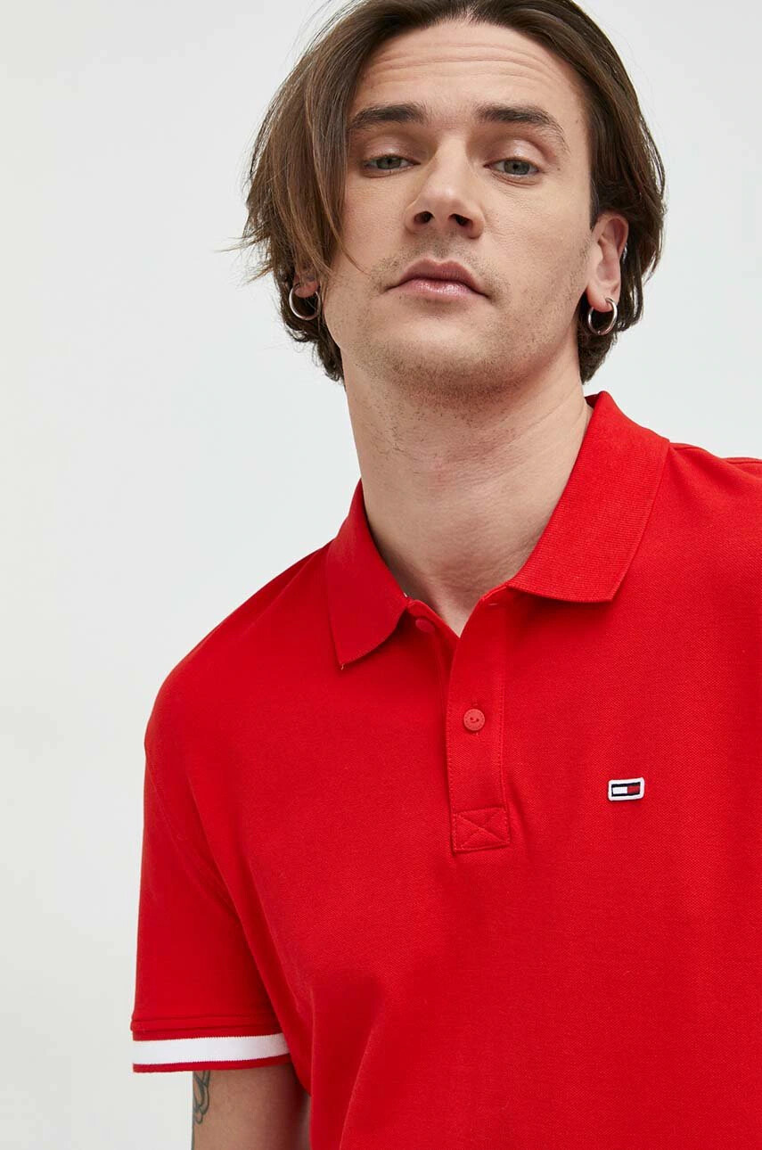 Tommy Jeans Тениска с яка в червено с апликация - Pepit.bg