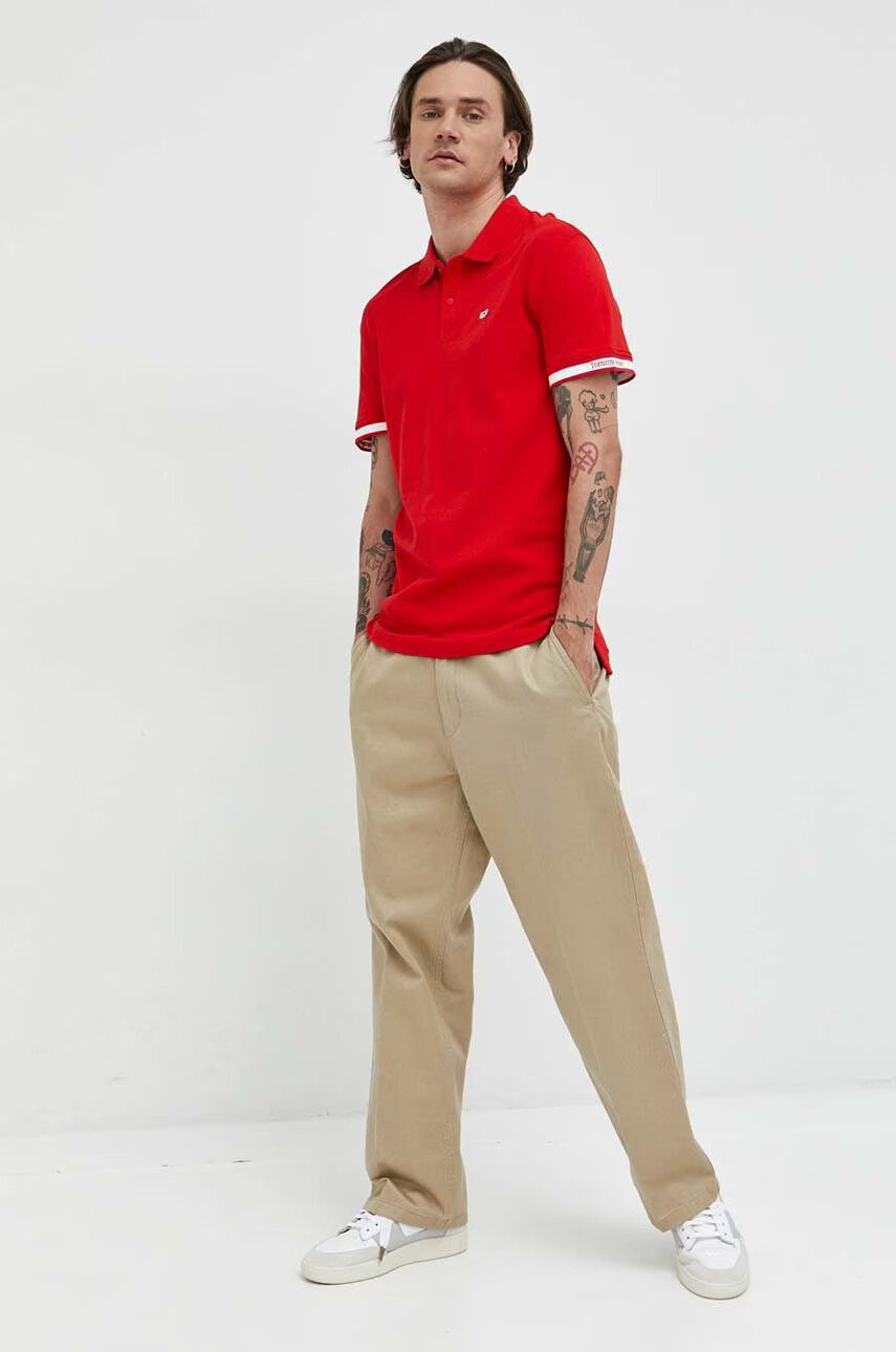 Tommy Jeans Тениска с яка в червено с апликация - Pepit.bg
