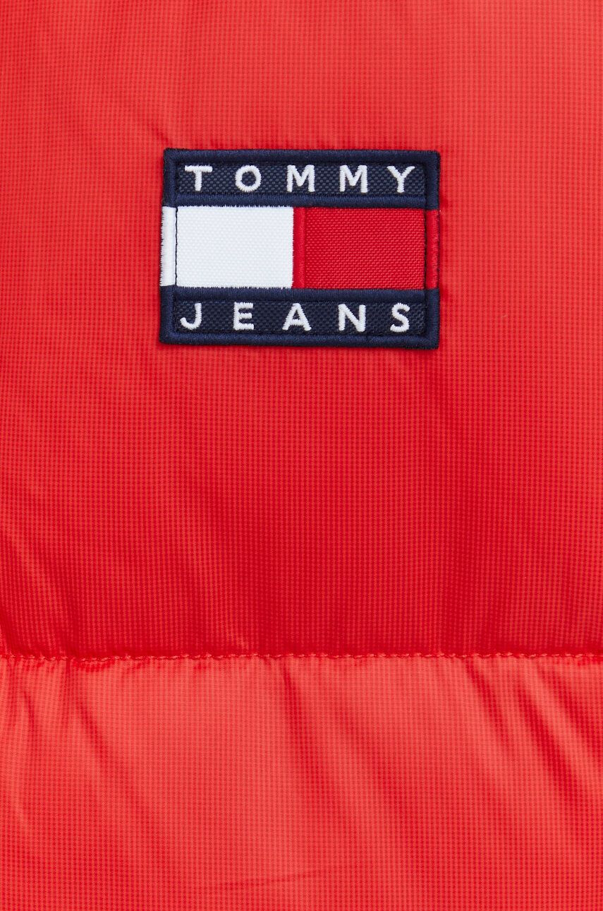 Tommy Jeans Яке в червено със зимна изолация - Pepit.bg