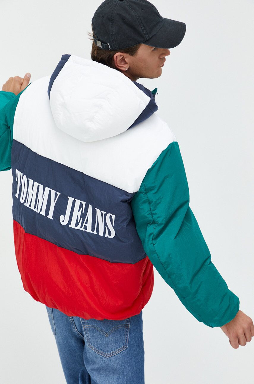 Tommy Jeans Яке в бяло със зимна изолация с уголемена кройка - Pepit.bg