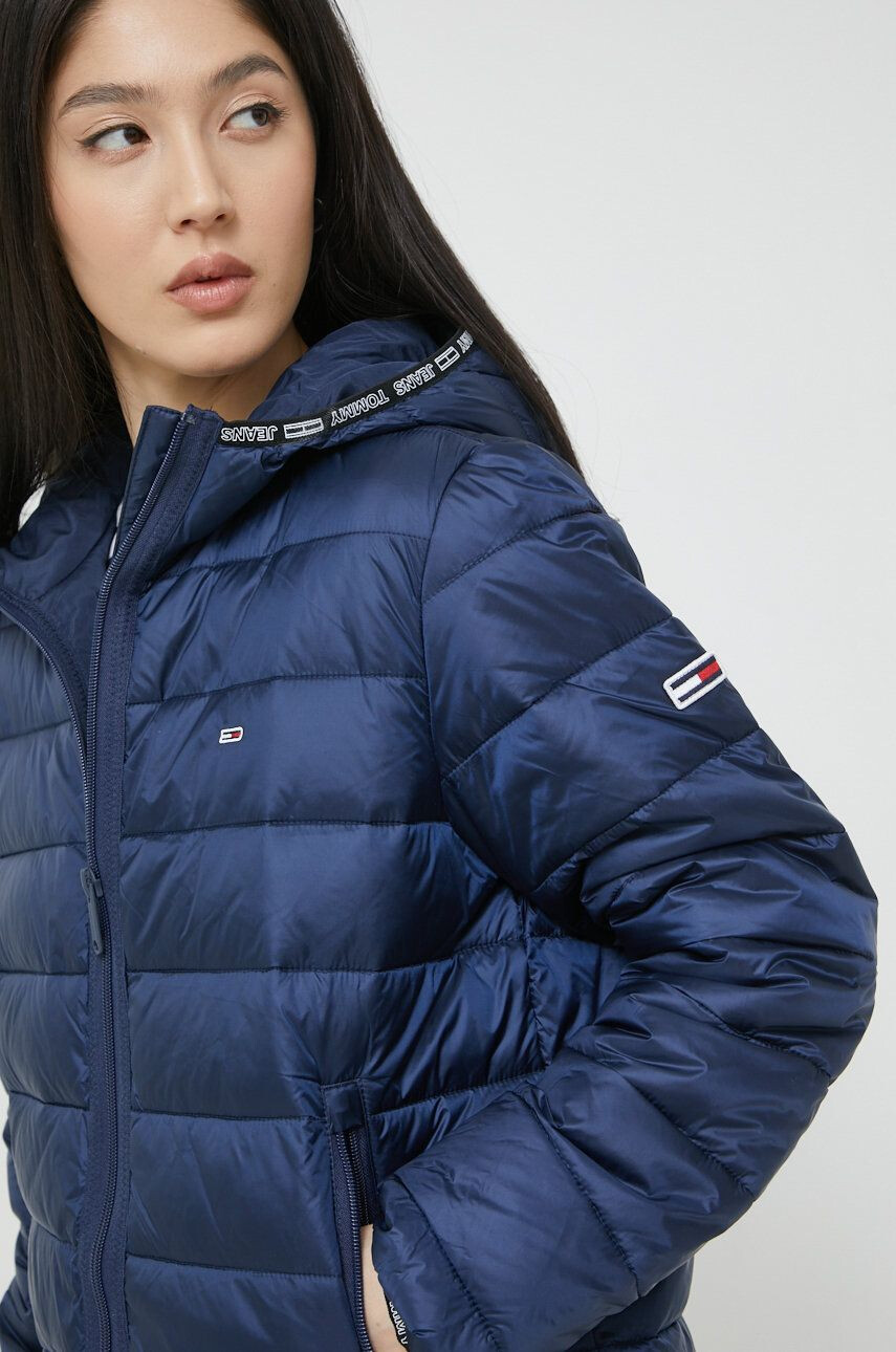 Tommy Jeans Яке в черно с преходна изолация - Pepit.bg