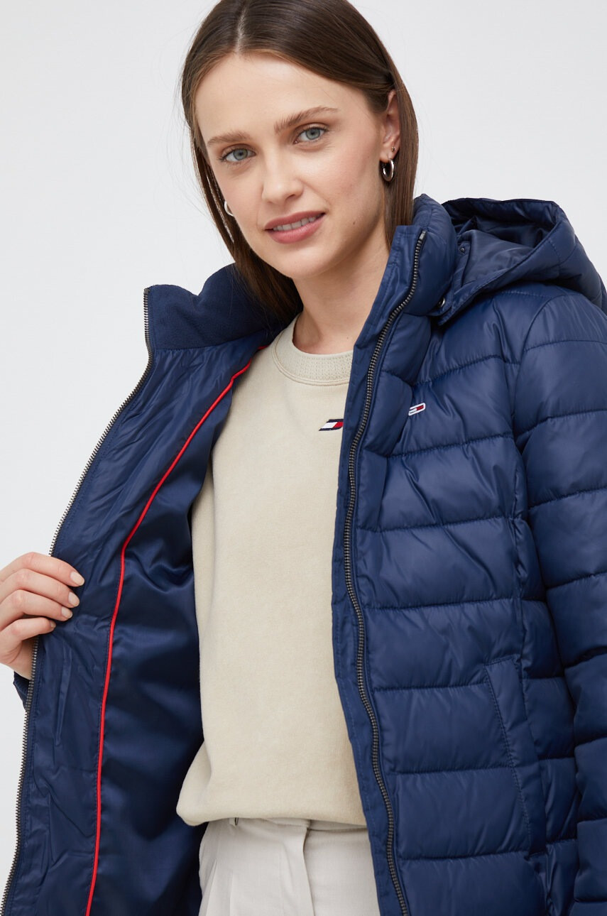 Tommy Jeans Яке в тъмносиньо със зимна изолация - Pepit.bg