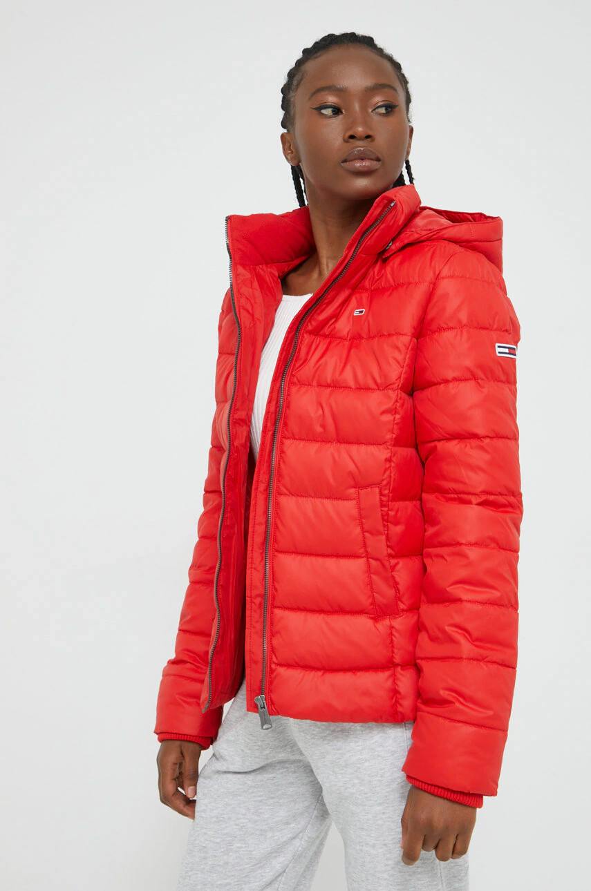 Tommy Jeans Яке в червено със зимна изолация - Pepit.bg
