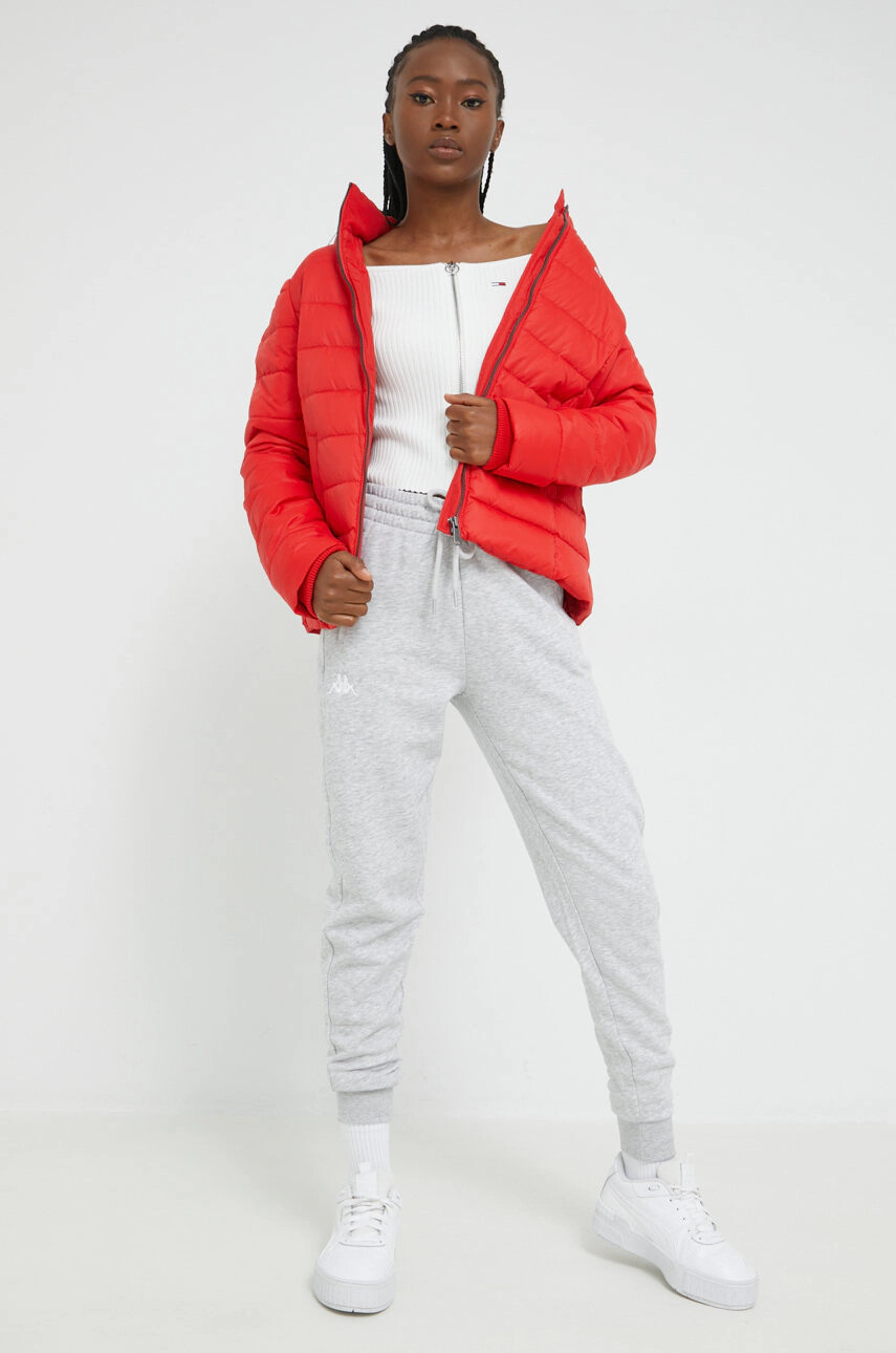 Tommy Jeans Яке в червено със зимна изолация - Pepit.bg