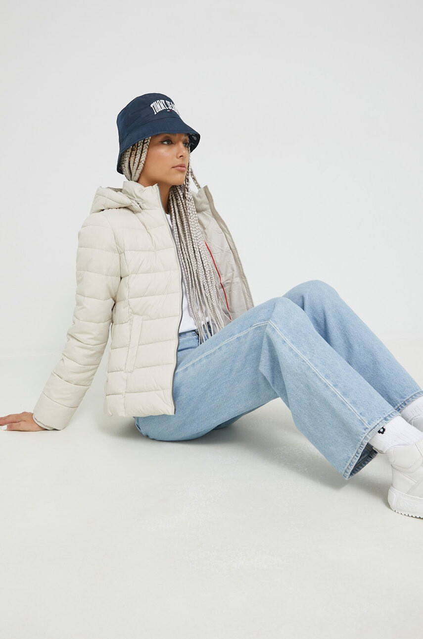 Tommy Jeans Яке в бежово със зимна изолация - Pepit.bg