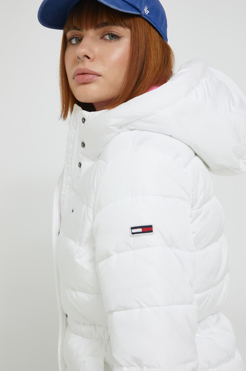 Tommy Jeans Яке в бяло със зимна изолация - Pepit.bg