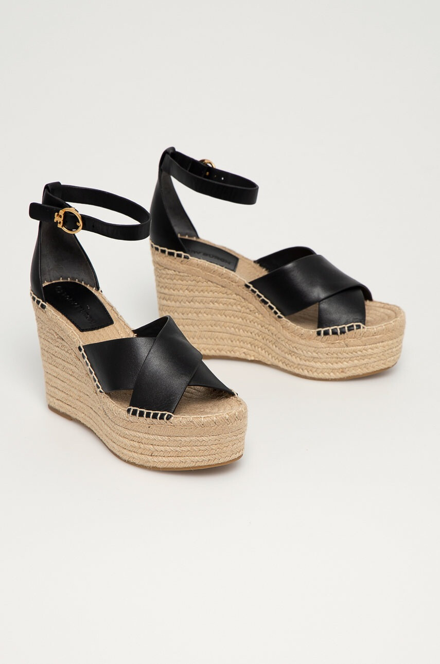 Tory Burch Кожени сандали в черно със скосена платформа - Pepit.bg