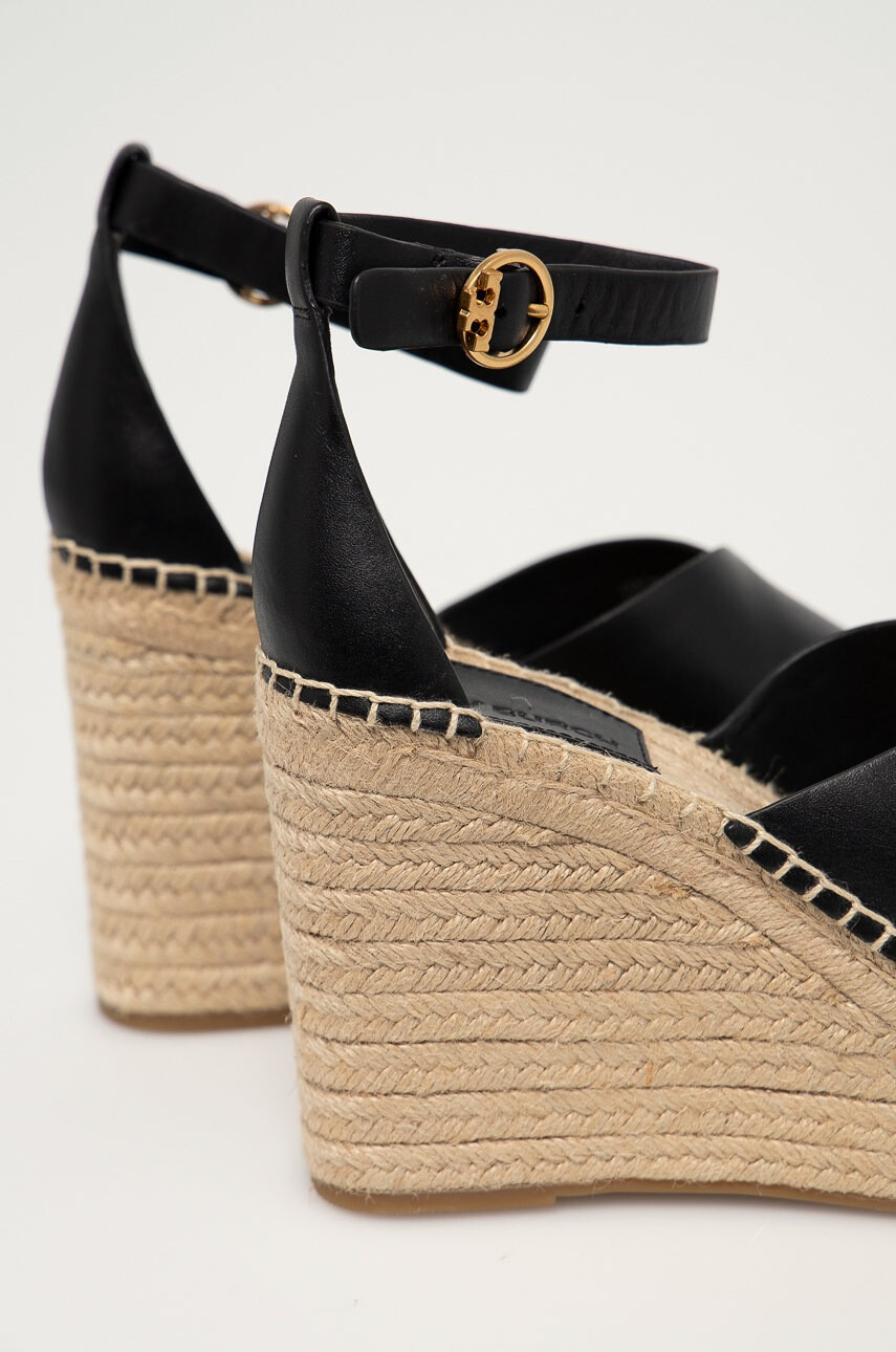 Tory Burch Кожени сандали в черно със скосена платформа - Pepit.bg