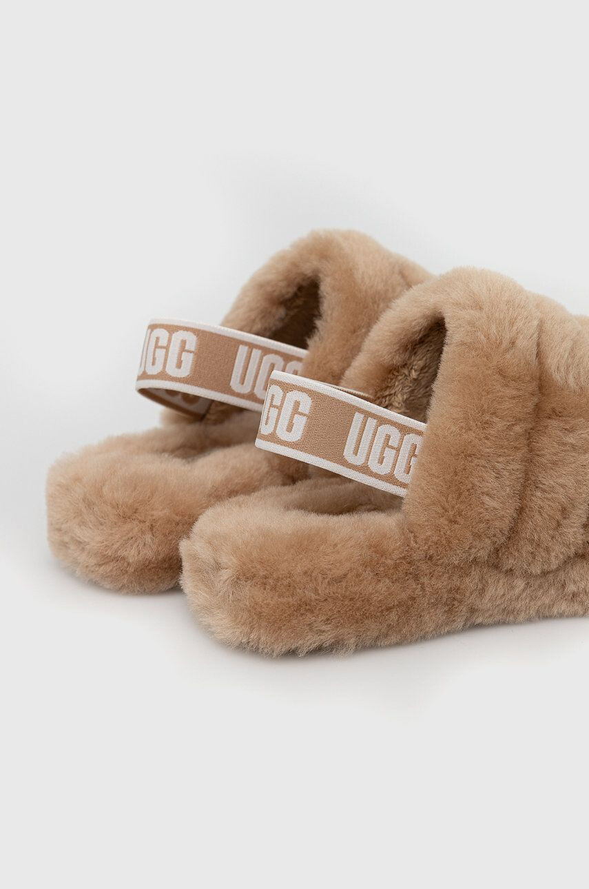 Ugg Детски вълнени пантофи Fluff Yeah Slide в кафяво - Pepit.bg