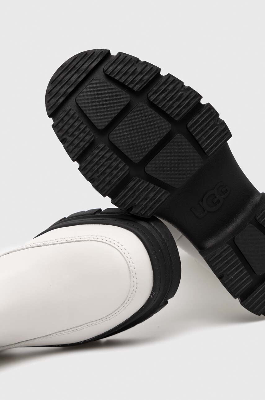 Ugg Кожени ботуши W Ashton High Chelsea в бяло с равна подметка - Pepit.bg
