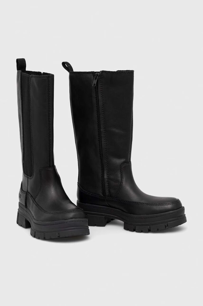 Ugg Кожени ботуши W Ashton High Chelsea дамски в черно с равна подметка - Pepit.bg