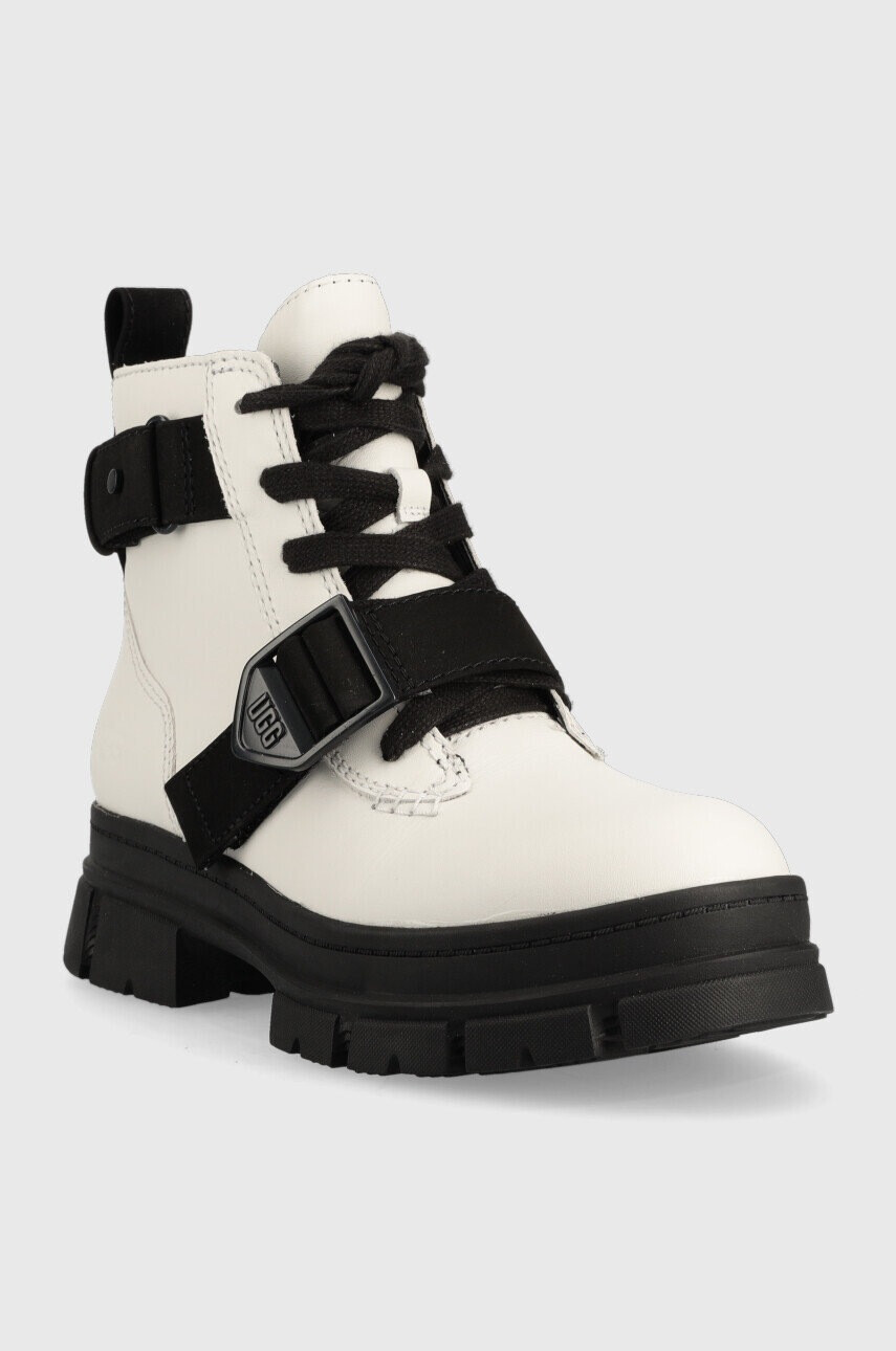 Ugg Кожени кубинки W Ashton Lace Up в бяло с платформа - Pepit.bg