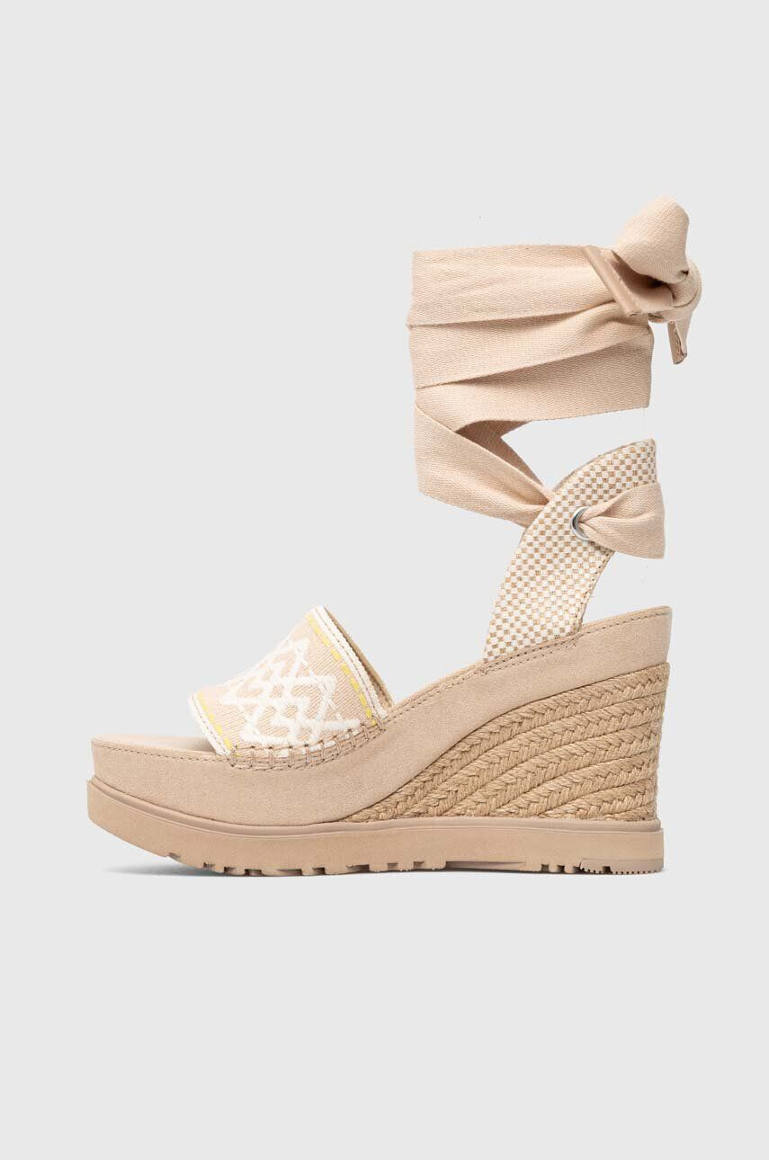 Ugg Сандали Abbot Ankle Wrap в бежово със скосена платформа - Pepit.bg