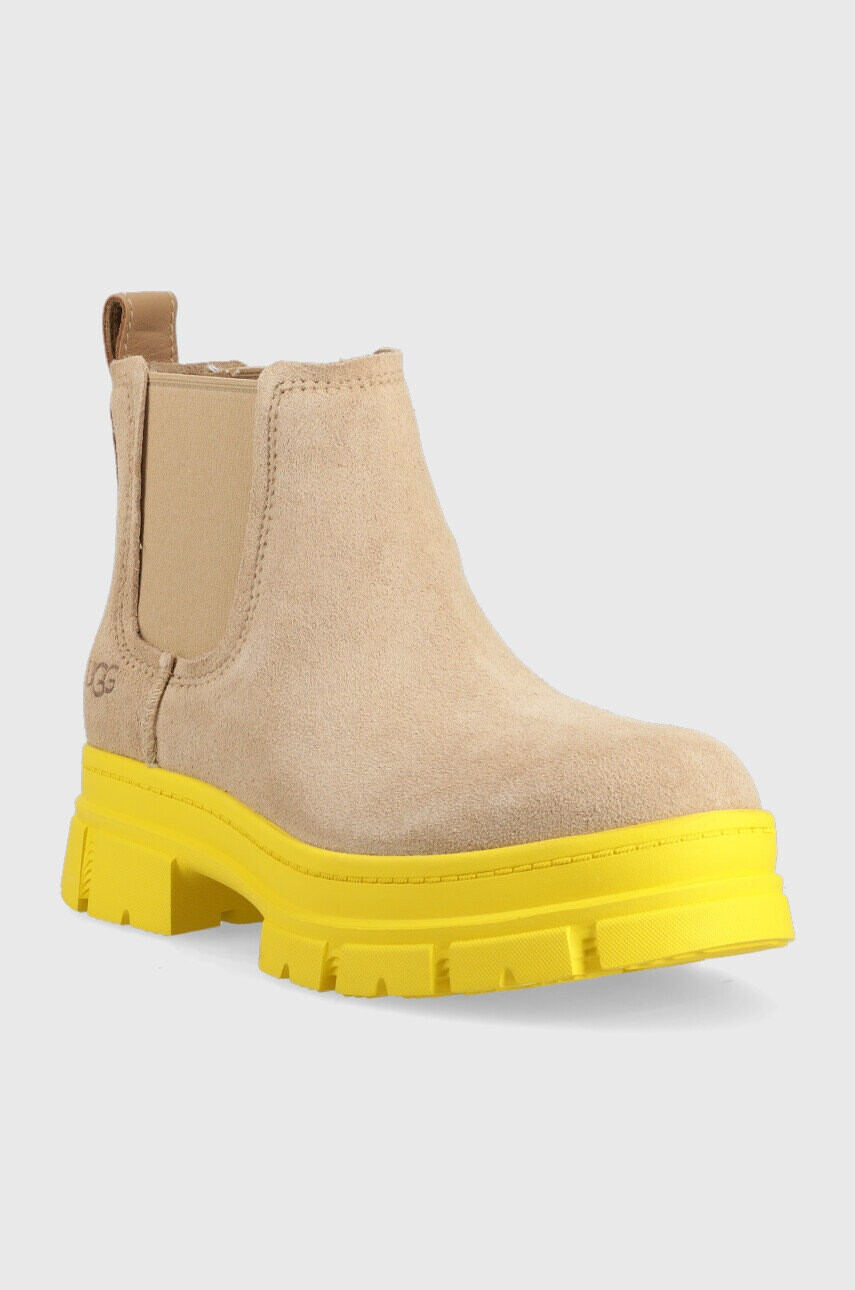 Ugg Велурени боти челси Ashton Chelsea в бежово с платформа - Pepit.bg
