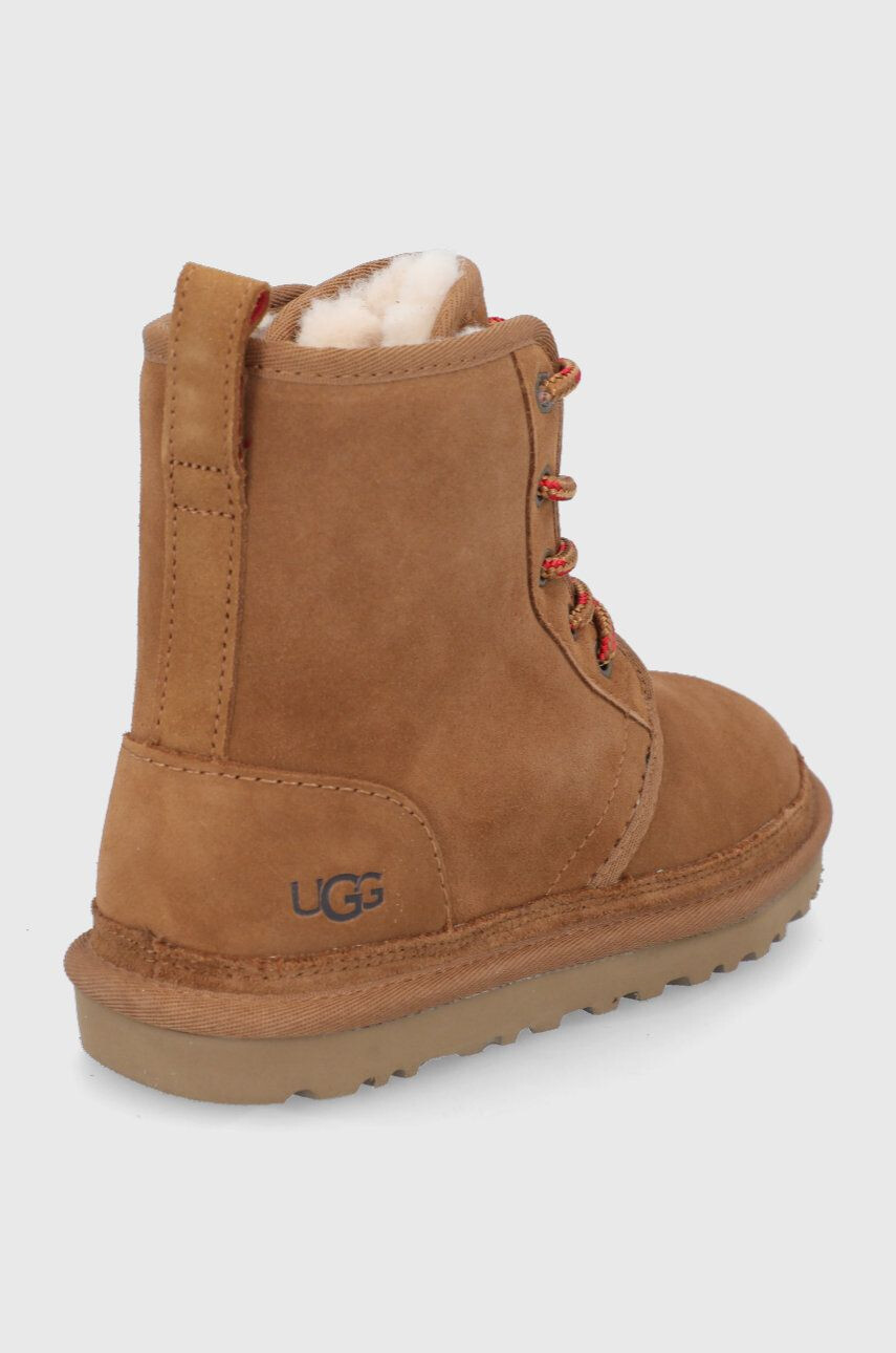 Ugg Велурени боти Neumel High дамски в кафяво с равна подметка с изолация - Pepit.bg