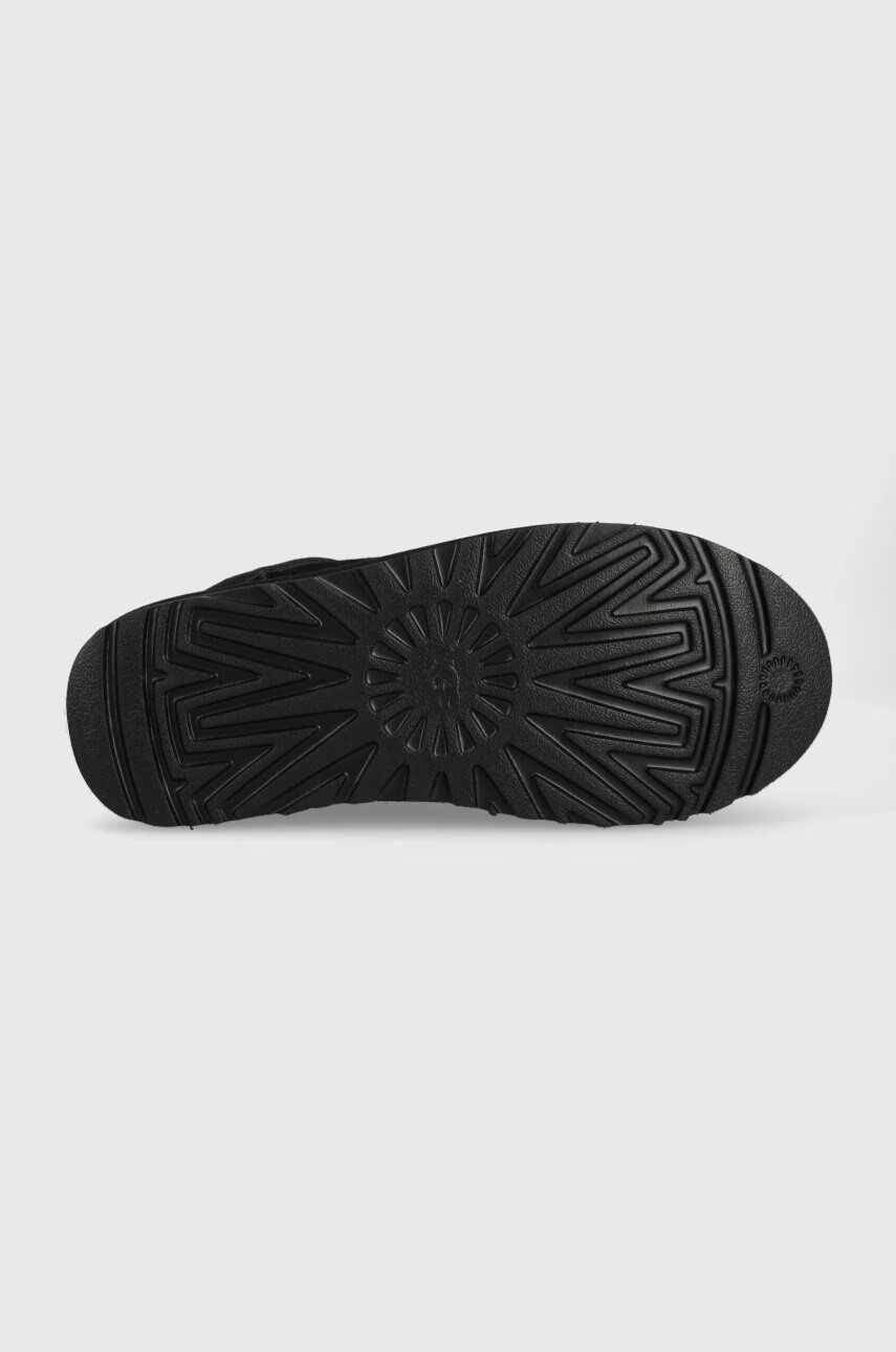 Ugg Велурени чехли M Classic Slip-on в черно - Pepit.bg
