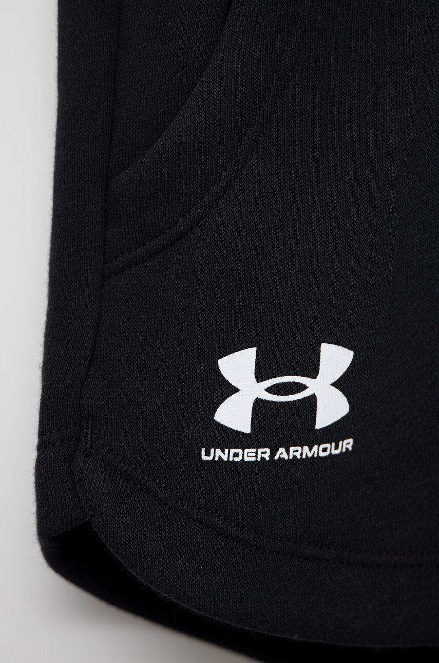 Under Armour Детски къси панталони 1369918 в черно с принт с регулируема талия - Pepit.bg