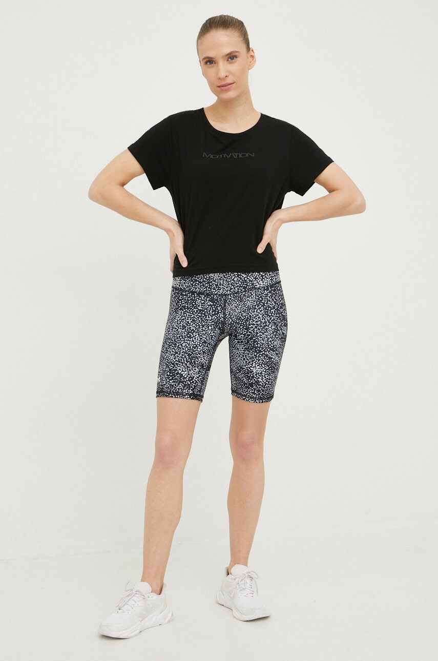 Under Armour Къс панталон за трениране - Pepit.bg