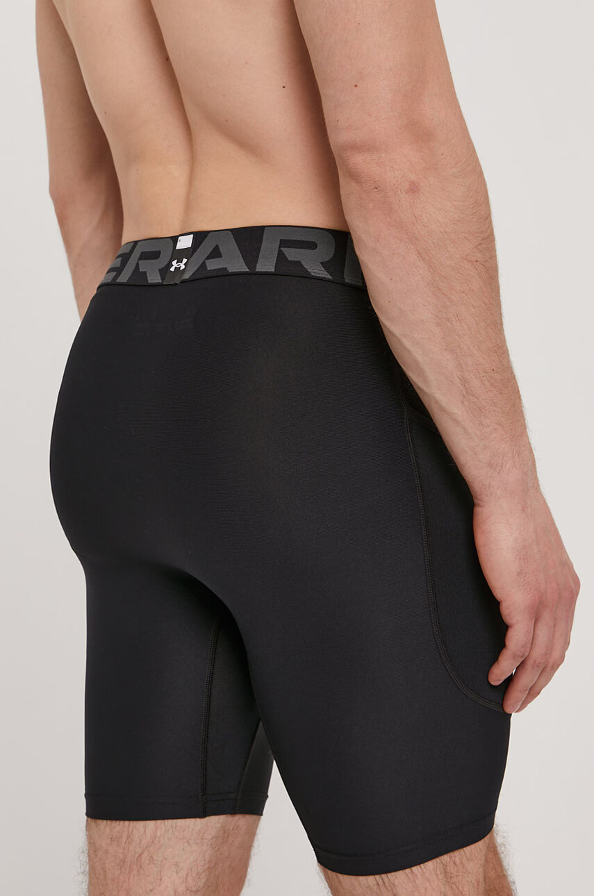 Under Armour Къс панталон за трениране в черно - Pepit.bg