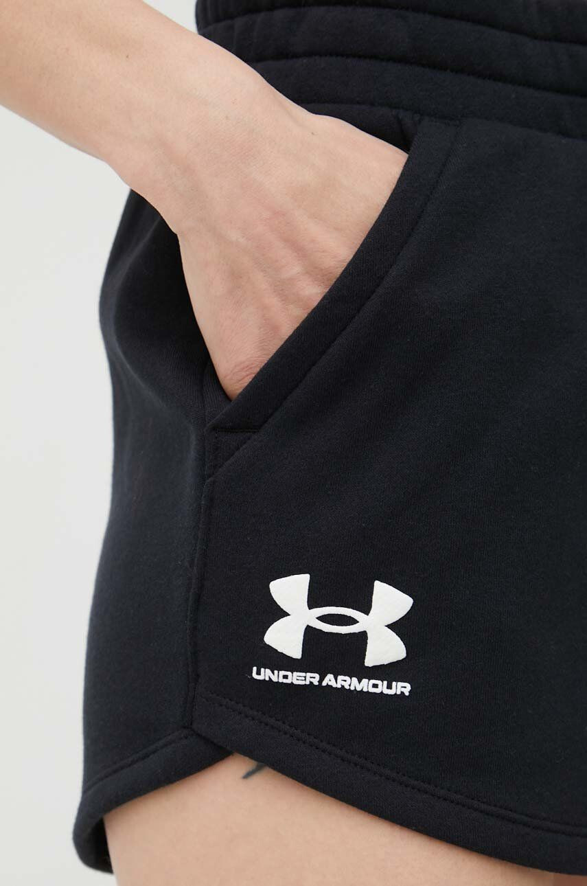 Under Armour Къси панталони Rival 1369858 в черно с изчистен дизайн със стандартна талия - Pepit.bg