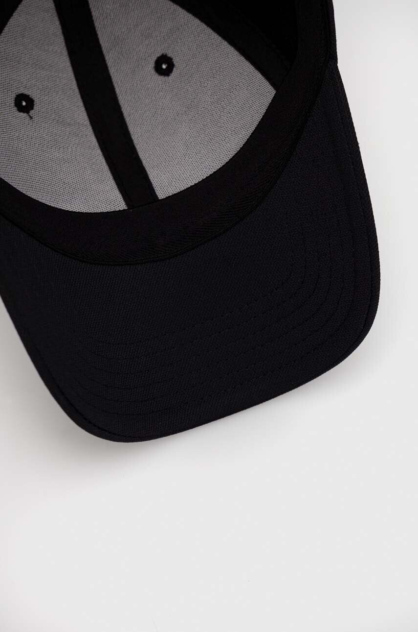 Under Armour Шапка с козирка в черно с апликация - Pepit.bg