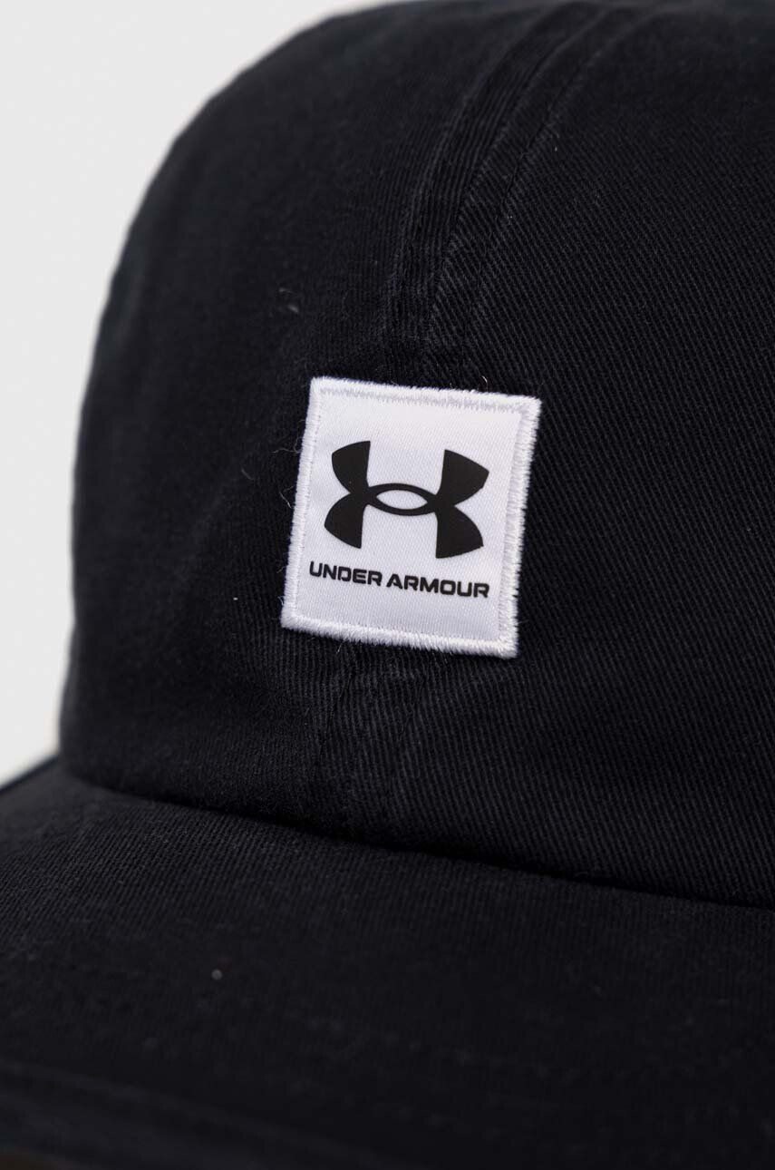 Under Armour Шапка с козирка в черно с апликация - Pepit.bg