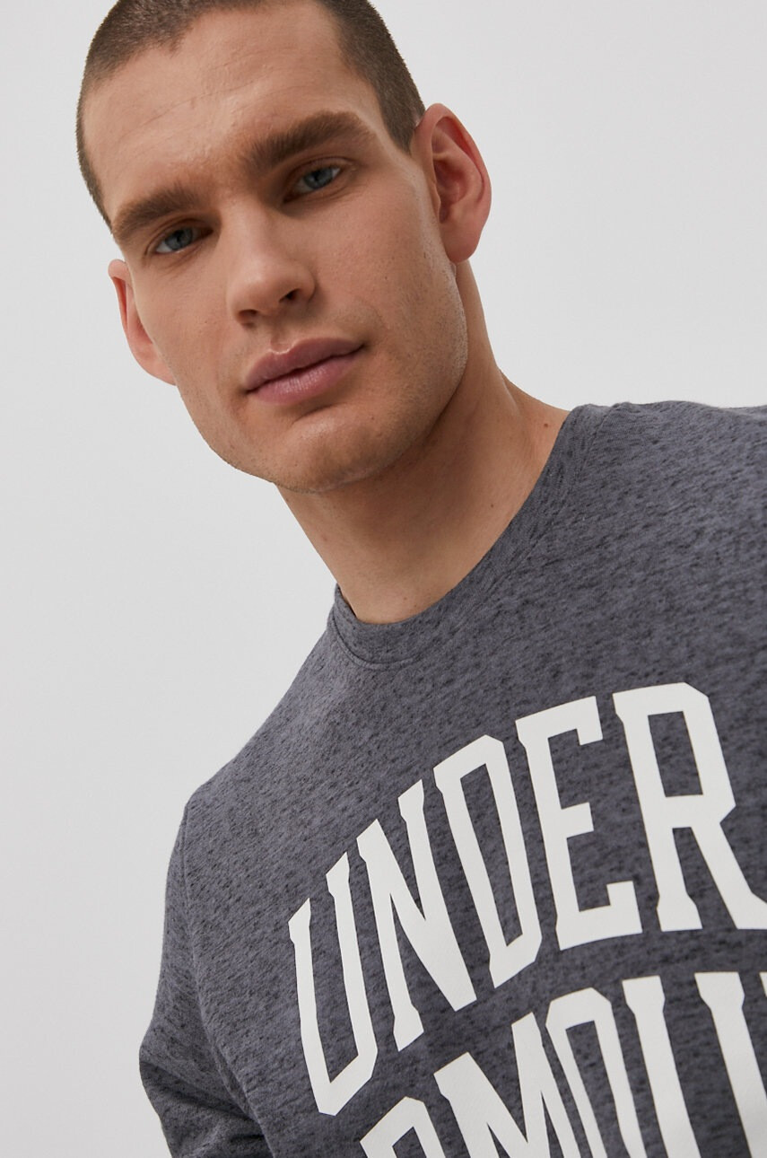 Under Armour Суичър в черно с изчистен дизайн - Pepit.bg