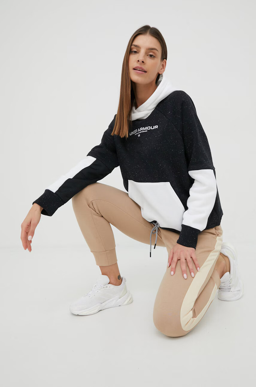 Under Armour Суичър 1369851 в черно с апликация - Pepit.bg
