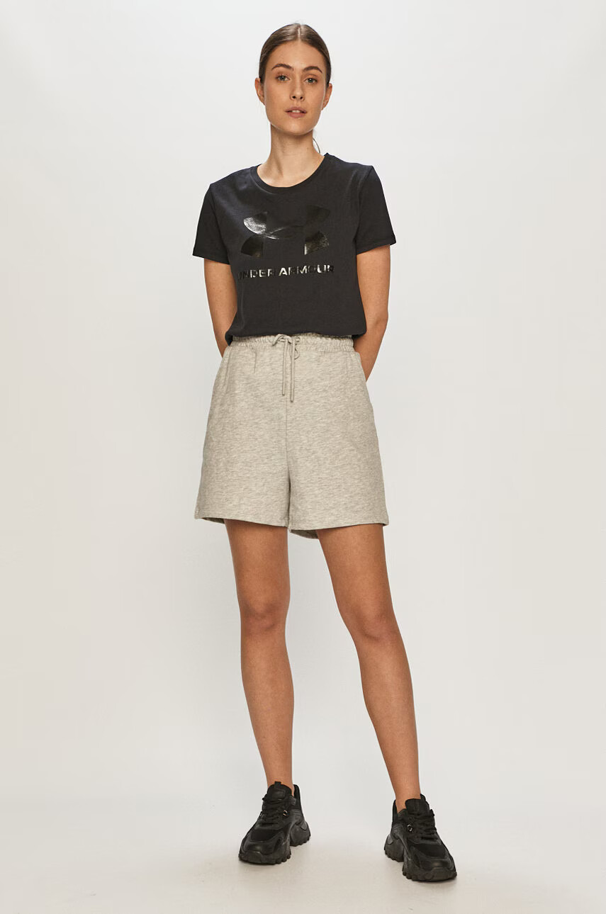 Under Armour Тениска в черно - Pepit.bg