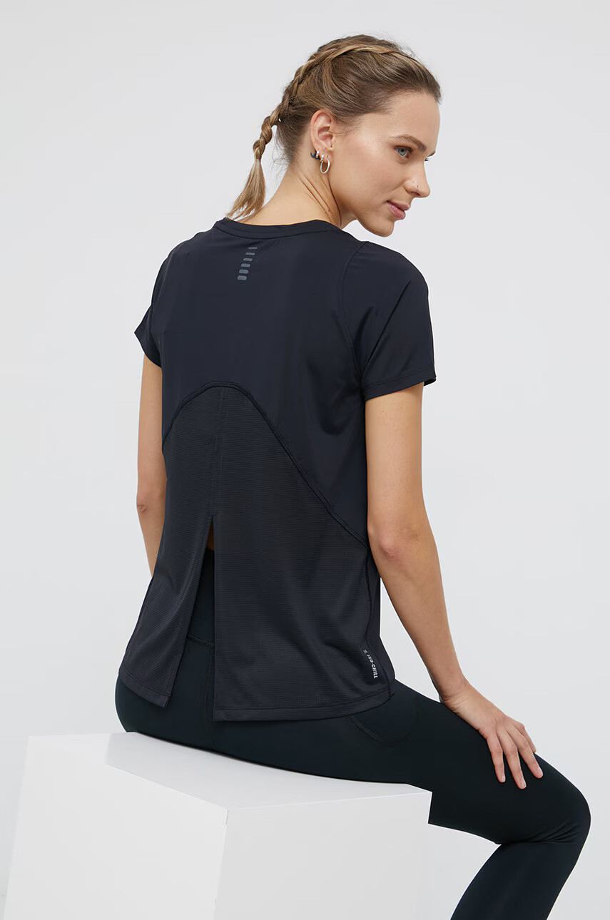 Under Armour Тениска 1361926 в черно - Pepit.bg