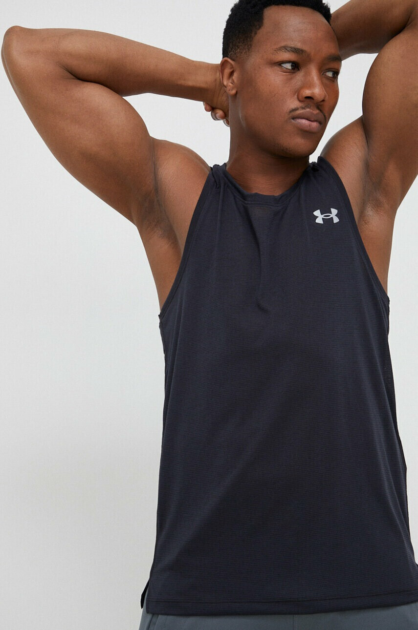 Under Armour Тениска за бягане Streaker в черно - Pepit.bg