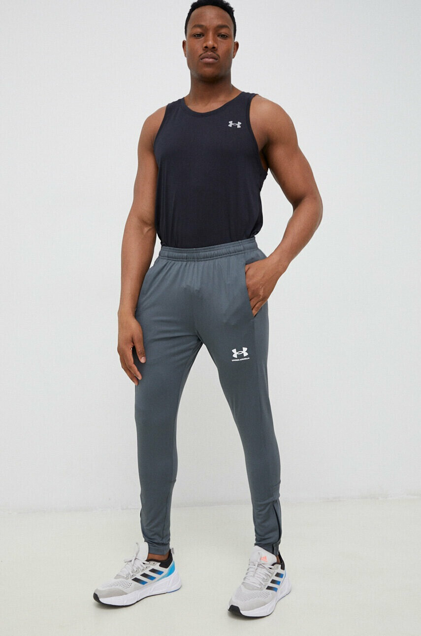 Under Armour Тениска за бягане Streaker в черно - Pepit.bg