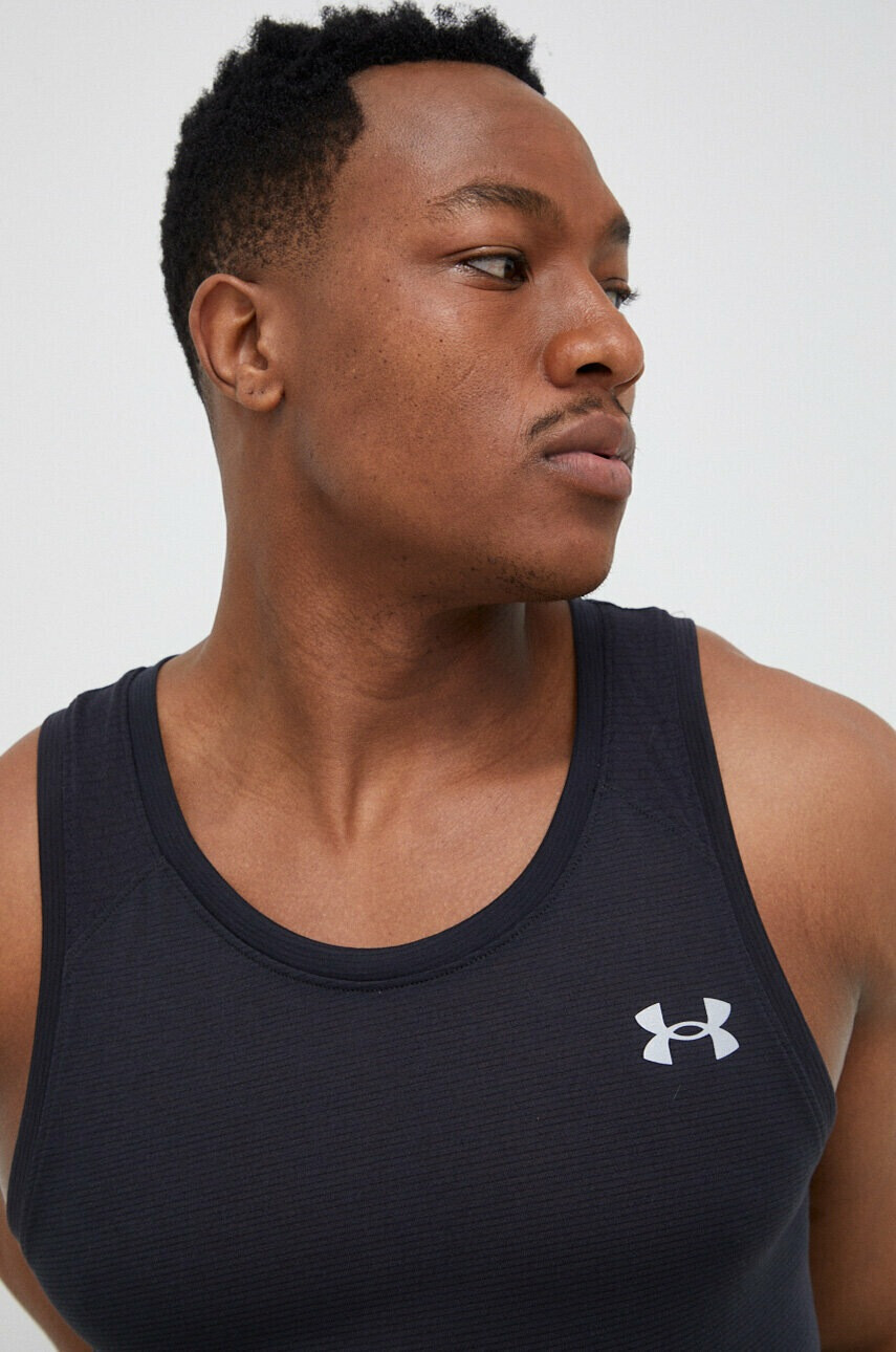 Under Armour Тениска за бягане Streaker в черно - Pepit.bg
