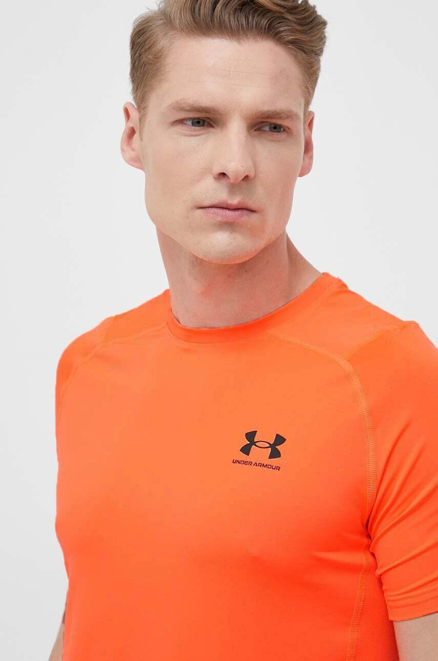 Under Armour Тениска за трениране в черно с изчистен дизайн - Pepit.bg