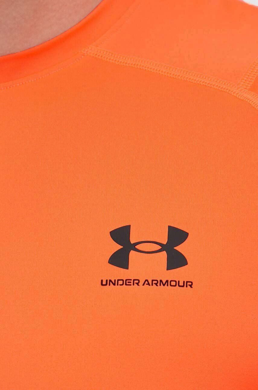 Under Armour Тениска за трениране в черно с изчистен дизайн - Pepit.bg