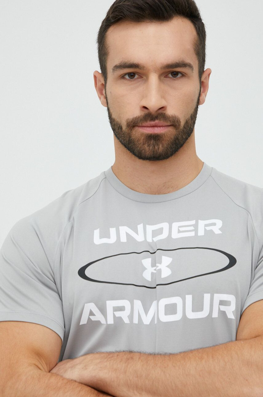 Under Armour Тениска за трениране в сиво с изчистен дизайн - Pepit.bg