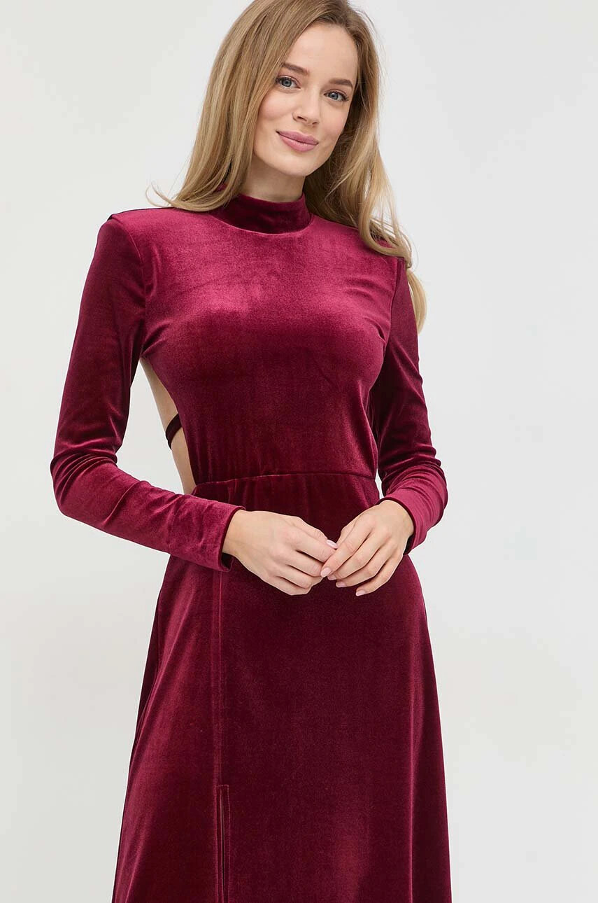 Undress Code Рокля в бежово къс модел разкроен модел - Pepit.bg