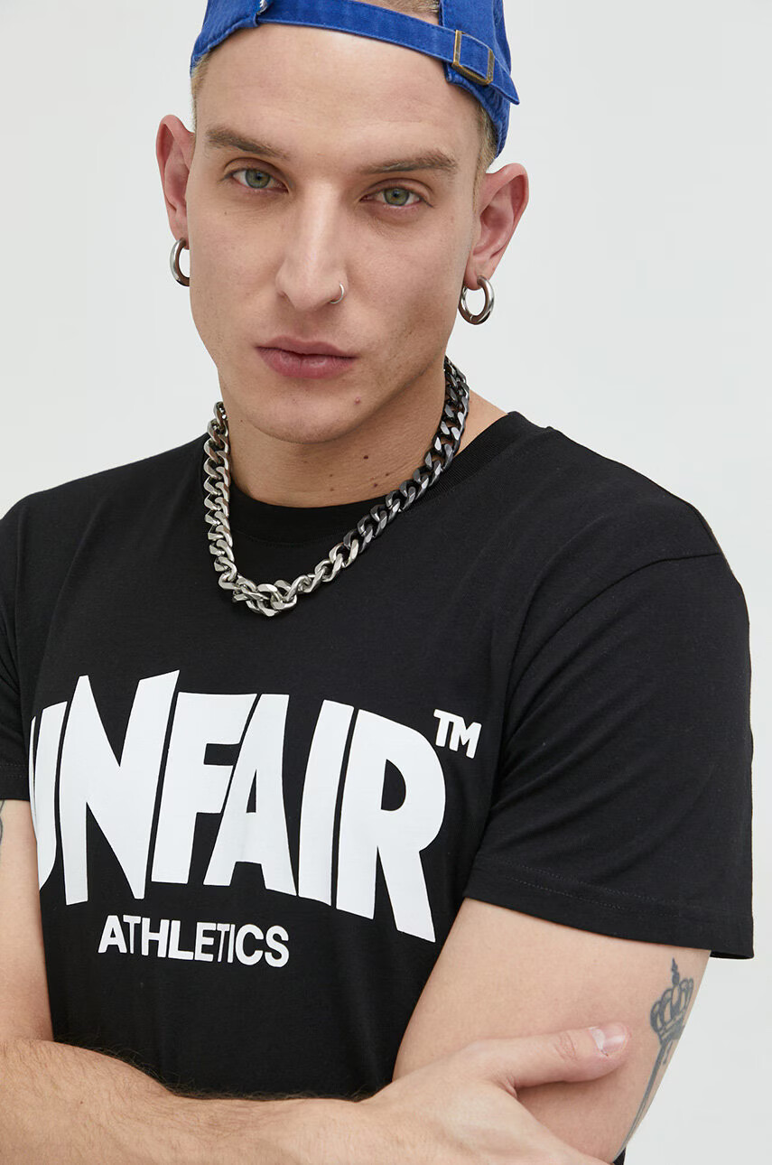Unfair Athletics Памучна тениска в черно с принт - Pepit.bg